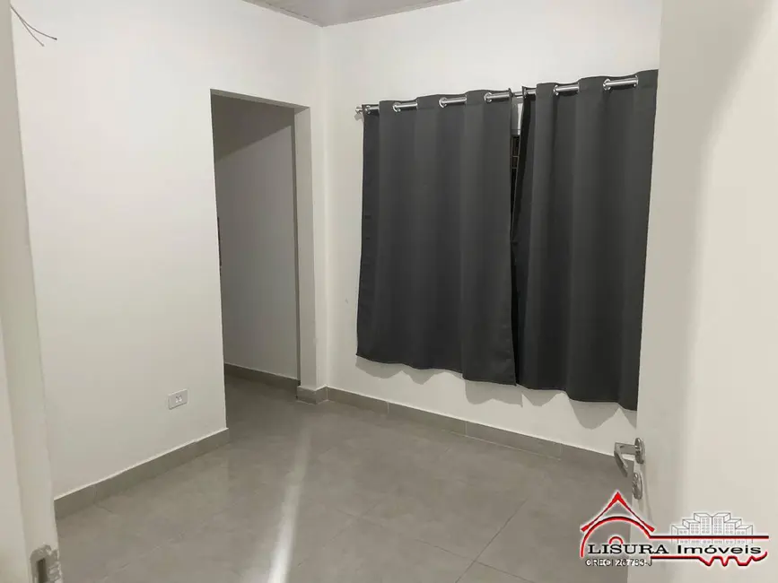 Foto 2 de Casa com 1 quarto para alugar, 13m2 em Centro, Jacarei - SP