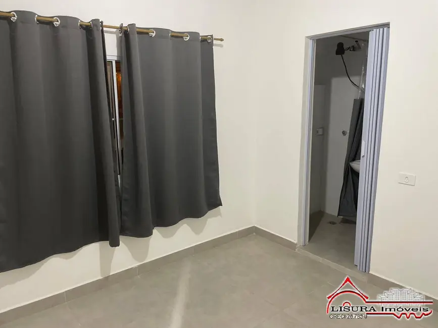 Foto 3 de Casa com 1 quarto para alugar, 13m2 em Centro, Jacarei - SP