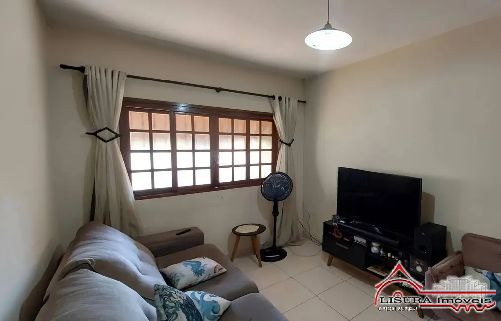 Foto 1 de Casa com 3 quartos à venda, 90m2 em Jardim das Indústrias, Jacarei - SP