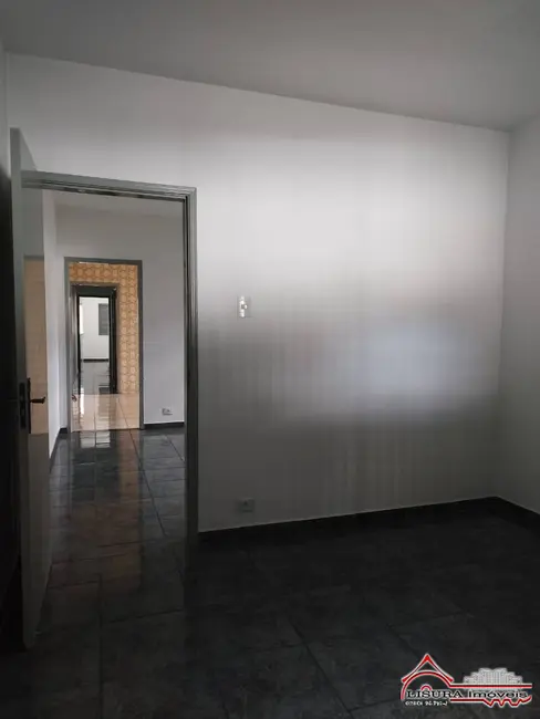 Casa com 3 quartos para alugar em Vila Zezé, Jacarei - SP - imagem 5 Foto 5 de Casa com 3 quartos para alugar em Vila Zezé, Jacarei - SP