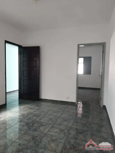 Casa com 3 quartos para alugar em Vila Zezé, Jacarei - SP - imagem 4 Foto 4 de Casa com 3 quartos para alugar em Vila Zezé, Jacarei - SP