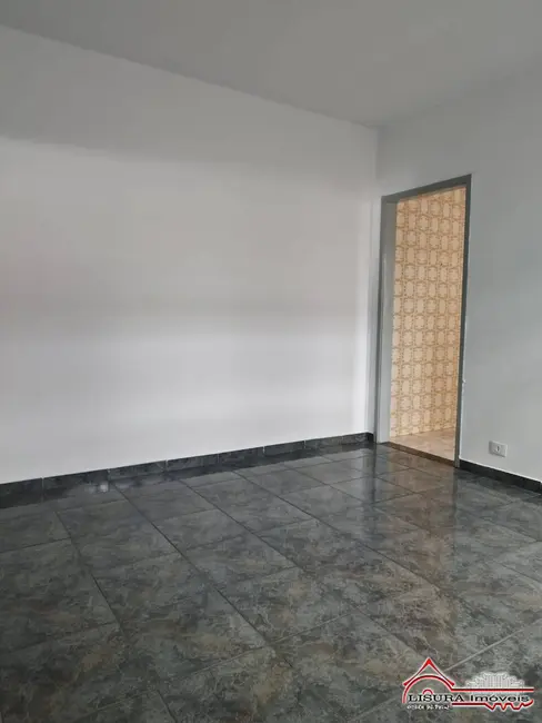 Casa com 3 quartos para alugar em Vila Zezé, Jacarei - SP - imagem 6 Foto 6 de Casa com 3 quartos para alugar em Vila Zezé, Jacarei - SP