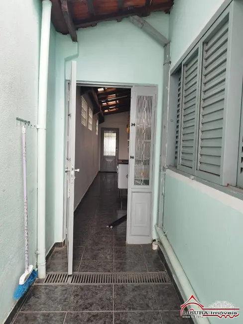 Casa com 3 quartos para alugar em Vila Zezé, Jacarei - SP - imagem 9 Foto 9 de Casa com 3 quartos para alugar em Vila Zezé, Jacarei - SP