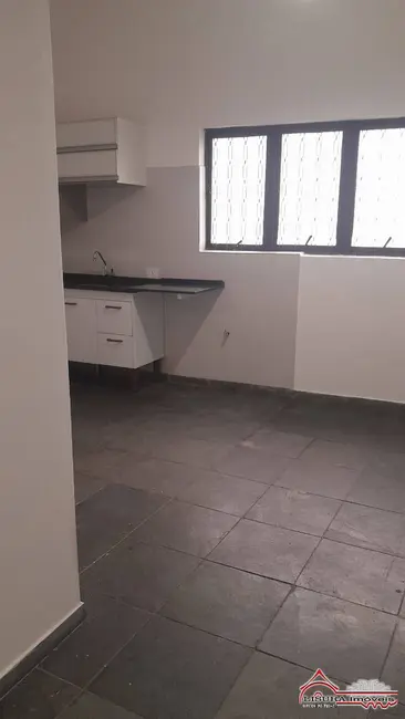 Casa com 1 quarto para alugar, 35m2 em Vila Pinheiro, Jacarei - SP - imagem 4 Foto 4 de Casa com 1 quarto para alugar, 35m2 em Vila Pinheiro, Jacarei - SP