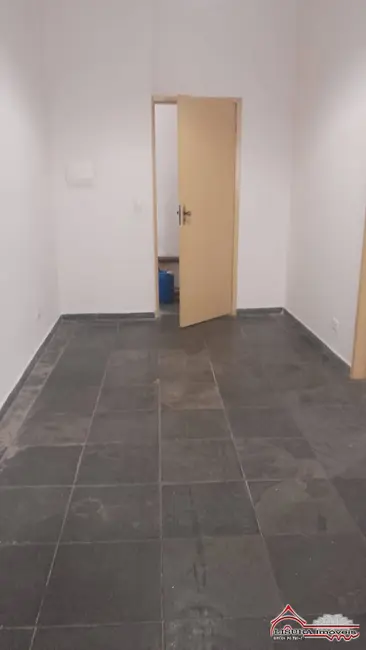 Casa com 1 quarto para alugar, 35m2 em Vila Pinheiro, Jacarei - SP - imagem 1 Foto 1 de Casa com 1 quarto para alugar, 35m2 em Vila Pinheiro, Jacarei - SP