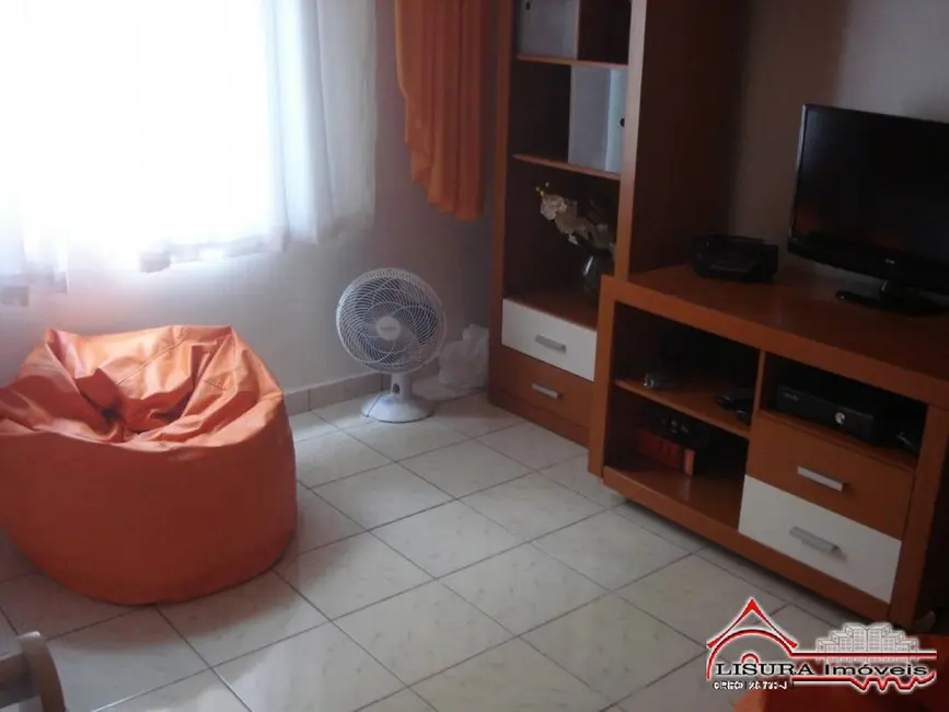 Foto 2 de Casa com 2 quartos à venda, 170m2 em Jardim Maria Amélia, Jacarei - SP