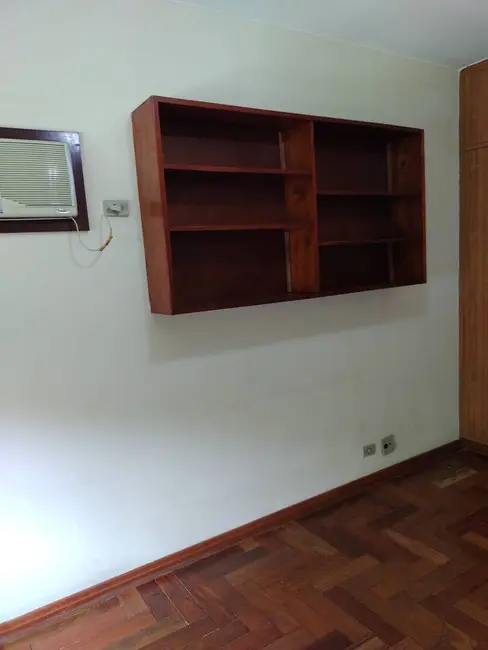 Foto 9 de Sobrado com 3 quartos à venda, 280m2 em Gonzaga, Santos - SP