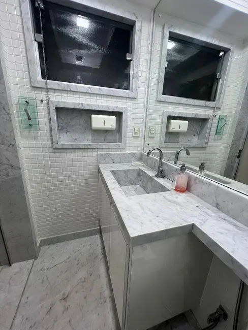 Sala Comercial à venda e para alugar, 70m2 em Centro, Santos - SP - imagem 6 Foto 6 de Sala Comercial à venda e para alugar, 70m2 em Centro, Santos - SP