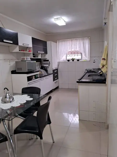 Sobrado com 3 quartos à venda, 91m2 em Gonzaga, Santos - SP - imagem 1 Foto 1 de Sobrado com 3 quartos à venda, 91m2 em Gonzaga, Santos - SP