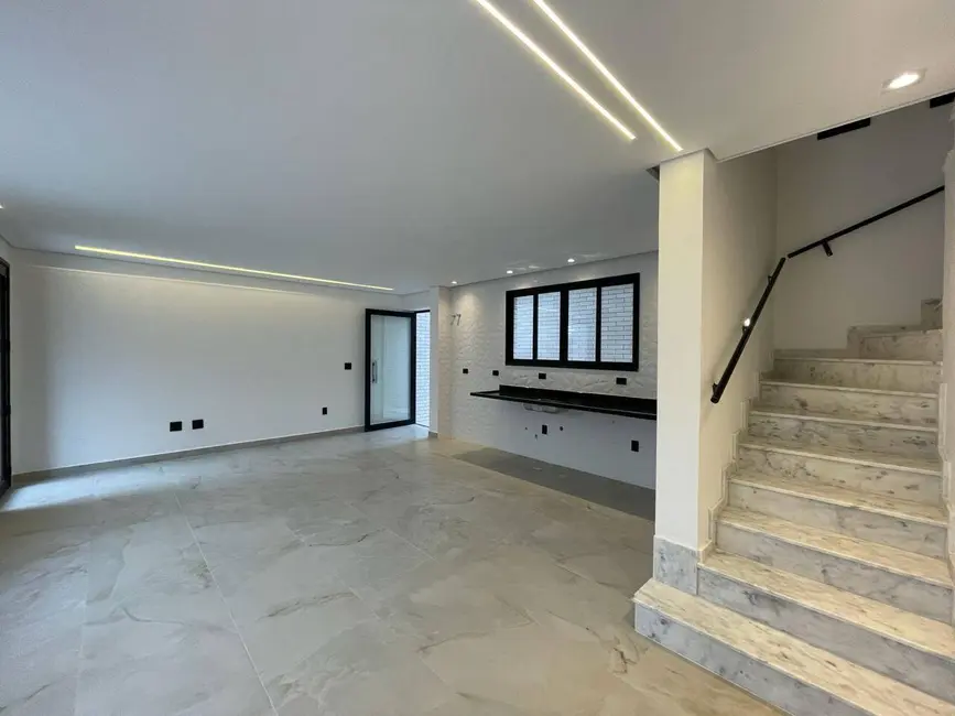 Foto 3 de Sobrado com 4 quartos à venda, 242m2 em Ponta da Praia, Santos - SP
