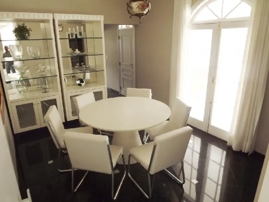 Casa com 5 quartos à venda e para alugar, 1040m2 em Barueri - SP - imagem 8 Foto 8 de Casa com 5 quartos à venda e para alugar, 1040m2 em Barueri - SP