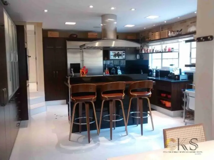 Foto 1 de Casa de Condomínio com 4 quartos para alugar, 650m2 em Barueri - SP