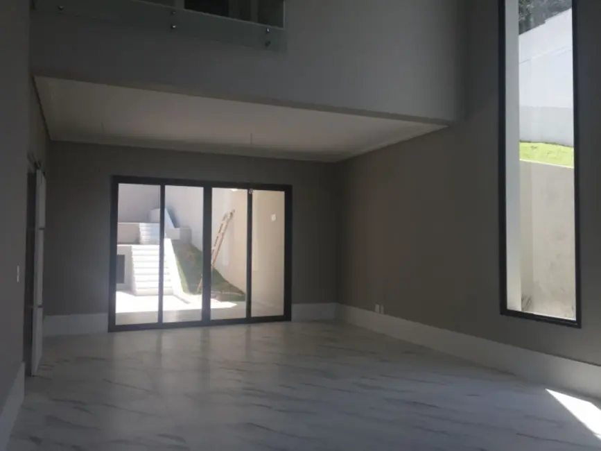 Casa de Condomínio com 5 quartos à venda, 385m2 em Santana De Parnaiba - SP - imagem 5 Foto 5 de Casa de Condomínio com 5 quartos à venda, 385m2 em Santana De Parnaiba - SP