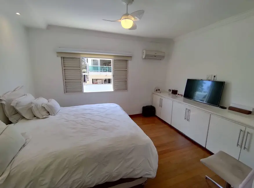 Foto 8 de Casa com 3 quartos à venda, 300m2 em Santana De Parnaiba - SP