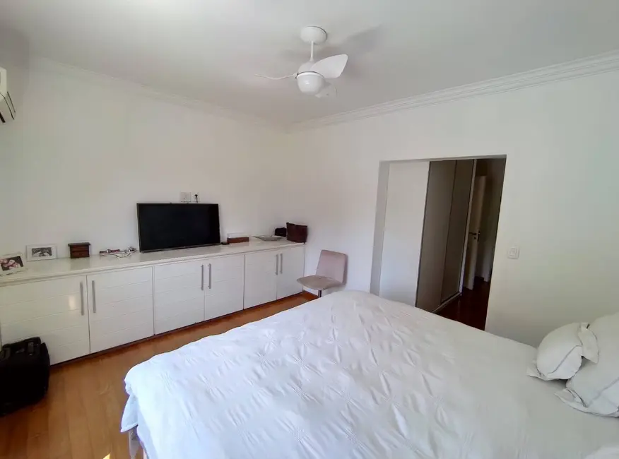 Foto 4 de Casa com 3 quartos à venda, 300m2 em Santana De Parnaiba - SP