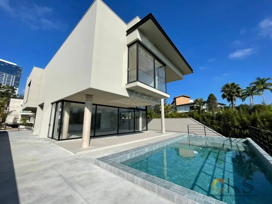 Foto 2 de Casa com 5 quartos para alugar, 1042m2 em Barueri - SP