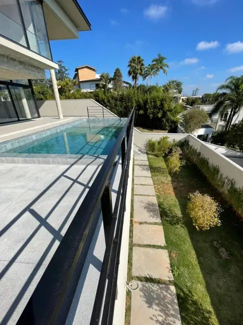 Foto 4 de Casa com 5 quartos para alugar, 1042m2 em Barueri - SP