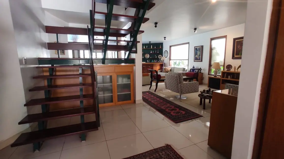 Foto 3 de Casa com 3 quartos à venda, 360m2 em Santana De Parnaiba - SP