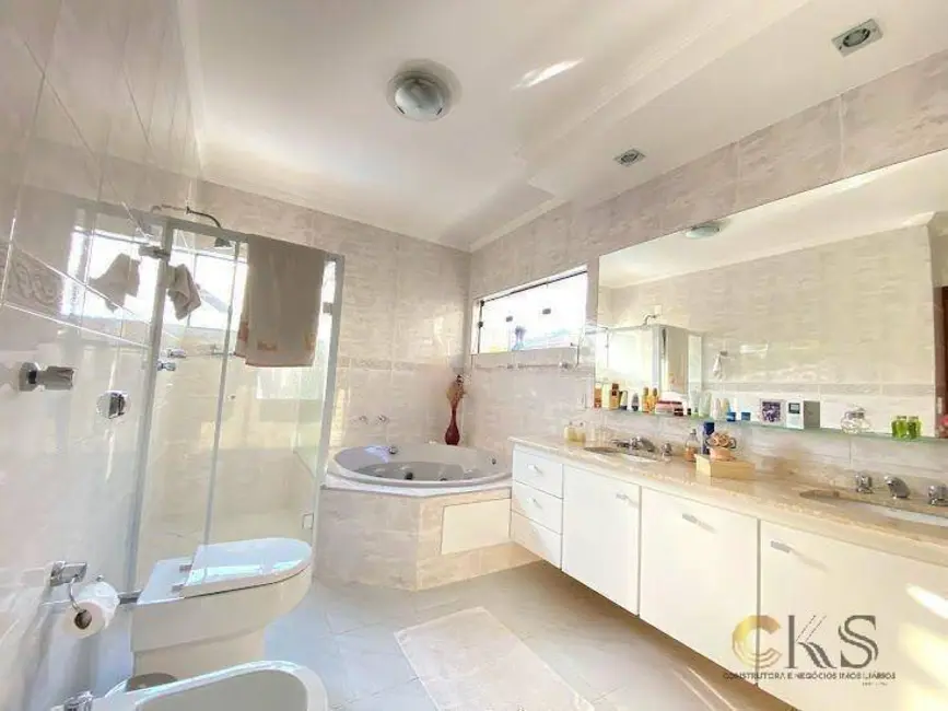 Casa com 4 quartos à venda, 380m2 em Alphaville, Santana De Parnaiba - SP - imagem 7 Foto 7 de Casa com 4 quartos à venda, 380m2 em Alphaville, Santana De Parnaiba - SP