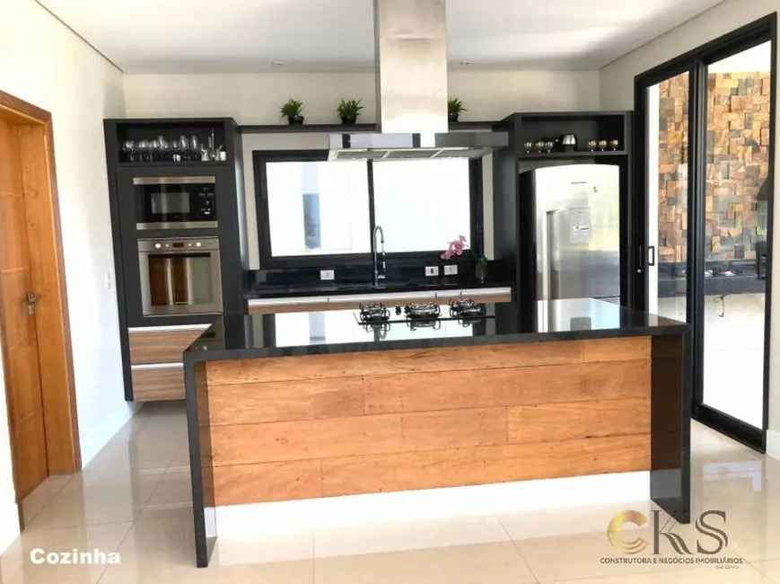 Foto 3 de Casa com 3 quartos à venda, 440m2 em Santana De Parnaiba - SP