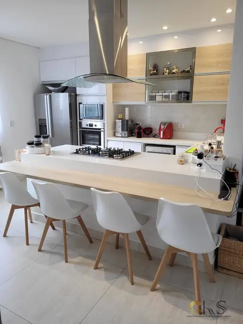 Foto 2 de Casa com 4 quartos à venda, 265m2 em Santana De Parnaiba - SP