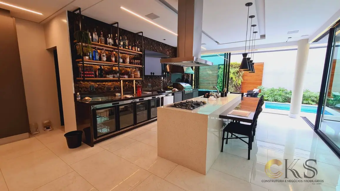 Foto 5 de Casa com 4 quartos à venda, 380m2 em Santana De Parnaiba - SP