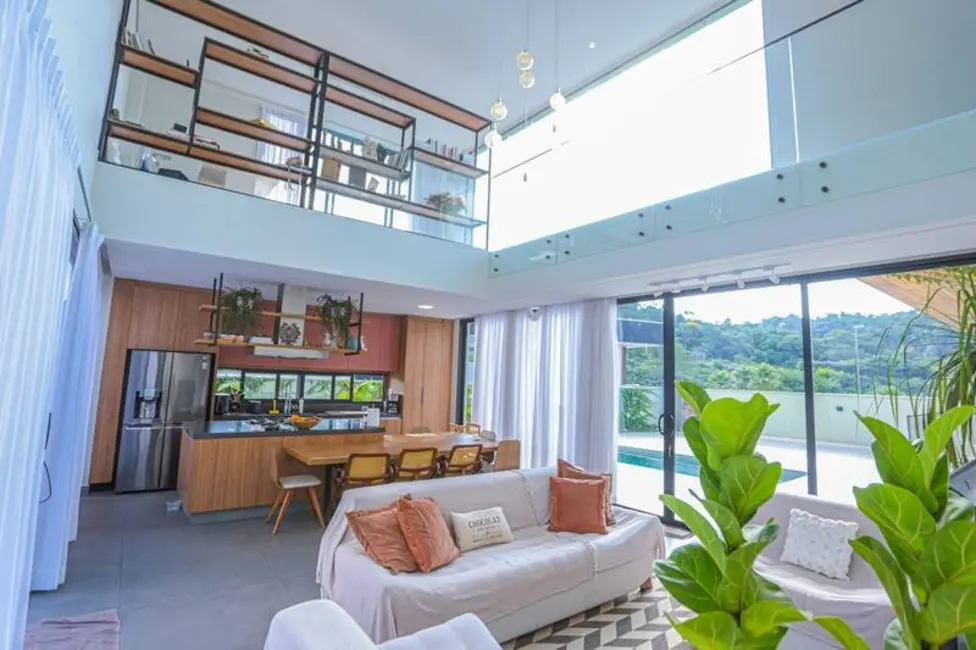 Casa com 4 quartos à venda e para alugar, 500m2 em Santana De Parnaiba - SP - imagem 3 Foto 3 de Casa com 4 quartos à venda e para alugar, 500m2 em Santana De Parnaiba - SP