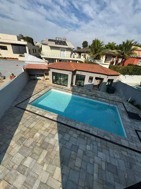 Foto 2 de Casa com 4 quartos à venda e para alugar, 400m2 em Barueri - SP