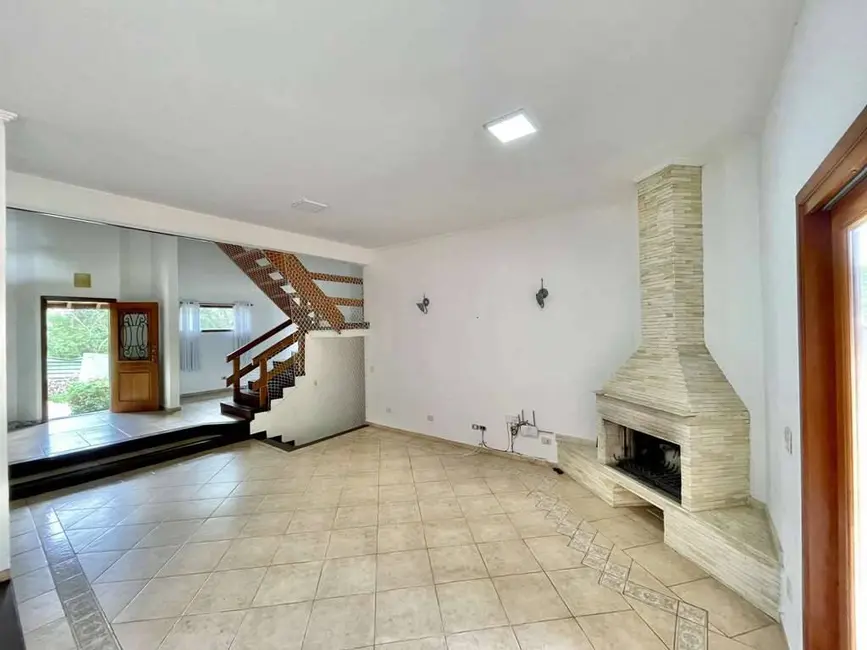 Casa com 5 quartos à venda e para alugar, 360m2 em São Fernando Residência, Barueri - SP - imagem 8 Foto 8 de Casa com 5 quartos à venda e para alugar, 360m2 em São Fernando Residência, Barueri - SP