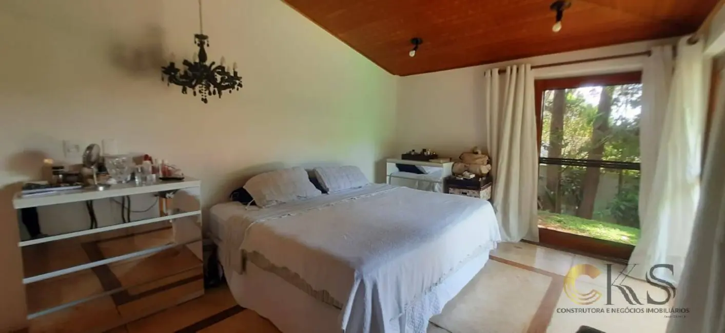 Foto 9 de Casa com 4 quartos à venda, 450m2 em Jandira - SP