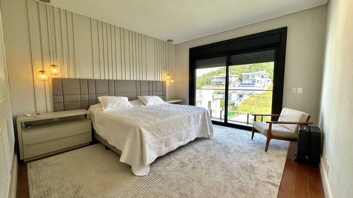 Casa com 4 quartos à venda, 322m2 em Alphaville, Santana De Parnaiba - SP - imagem 4 Foto 4 de Casa com 4 quartos à venda, 322m2 em Alphaville, Santana De Parnaiba - SP
