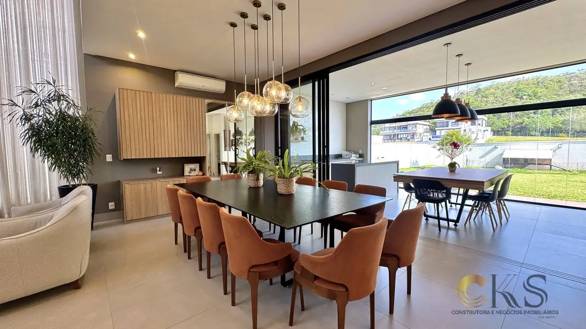 Foto 1 de Casa com 4 quartos à venda, 322m2 em Alphaville, Santana De Parnaiba - SP