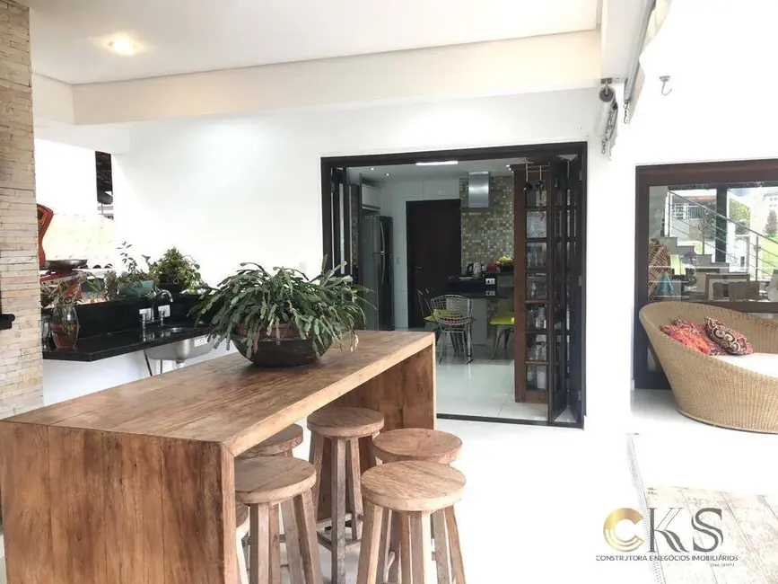 Foto 1 de Casa com 4 quartos à venda, 550m2 em Nova Higienópolis, Jandira - SP