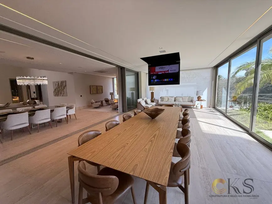 Foto 3 de Casa com 6 quartos à venda, 1800m2 em Santana De Parnaiba - SP