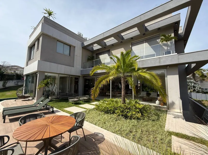 Casa com 6 quartos à venda, 1800m2 em Santana De Parnaiba - SP - imagem 1 Foto 1 de Casa com 6 quartos à venda, 1800m2 em Santana De Parnaiba - SP