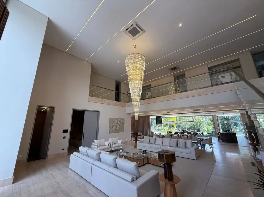 Casa com 6 quartos à venda, 1800m2 em Santana De Parnaiba - SP - imagem 4 Foto 4 de Casa com 6 quartos à venda, 1800m2 em Santana De Parnaiba - SP