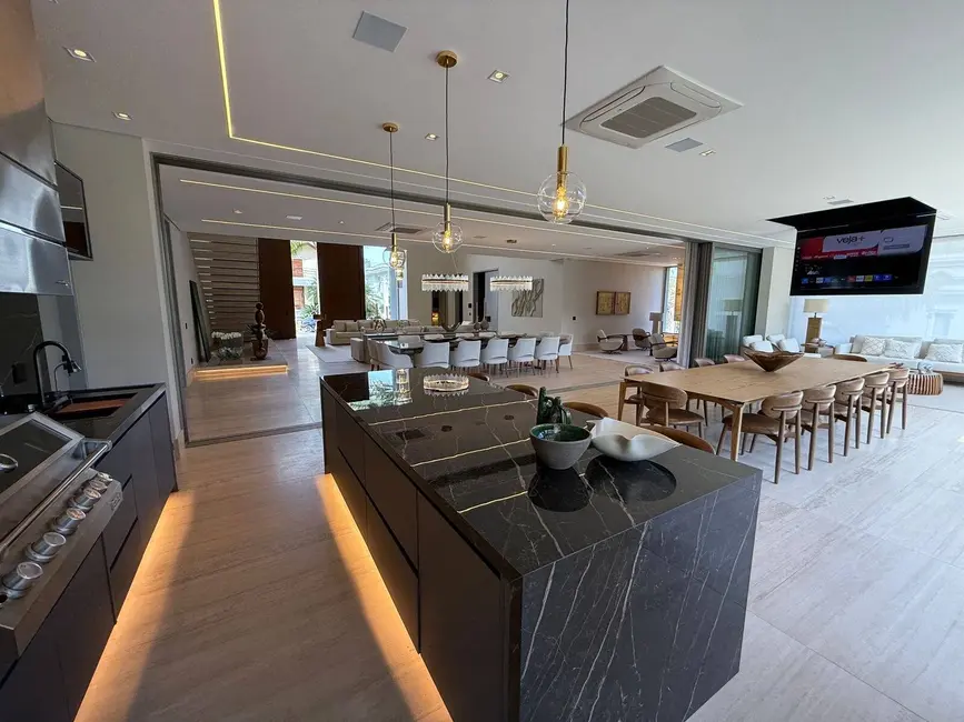 Casa com 6 quartos à venda, 1800m2 em Santana De Parnaiba - SP - imagem 8 Foto 8 de Casa com 6 quartos à venda, 1800m2 em Santana De Parnaiba - SP