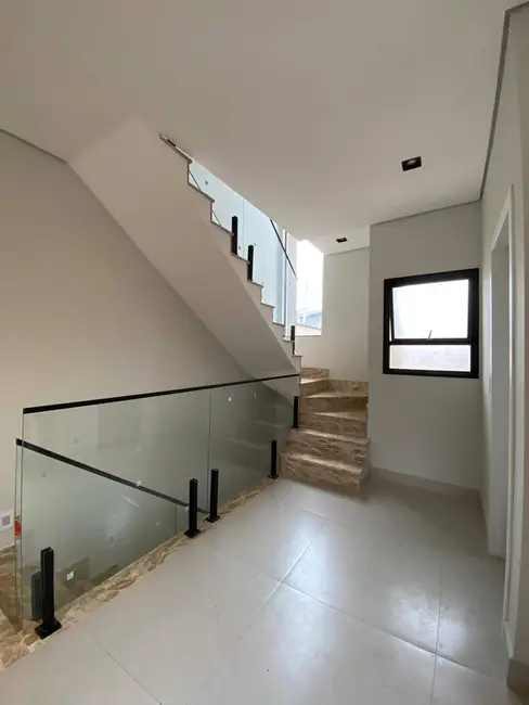 Foto 2 de Casa com 3 quartos à venda e para alugar, 200m2 em Parque Jaguari (Fazendinha), Santana De Parnaiba - SP