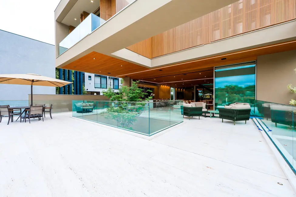 Foto 2 de Casa com 5 quartos à venda, 931m2 em Santana De Parnaiba - SP