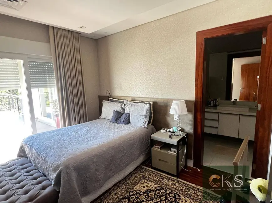 Casa com 5 quartos à venda, 540m2 em Tamboré, Barueri - SP - imagem 2 Foto 2 de Casa com 5 quartos à venda, 540m2 em Tamboré, Barueri - SP