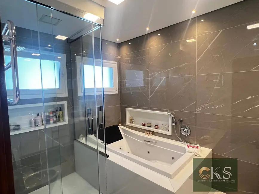 Casa com 5 quartos à venda, 540m2 em Tamboré, Barueri - SP - imagem 6 Foto 6 de Casa com 5 quartos à venda, 540m2 em Tamboré, Barueri - SP