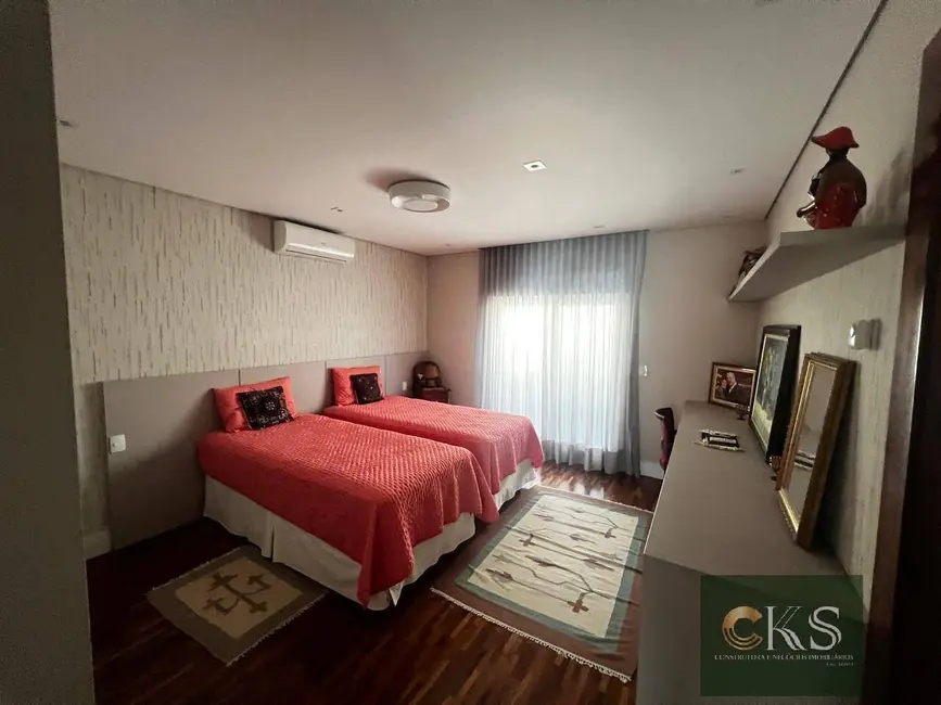 Casa com 5 quartos à venda, 540m2 em Tamboré, Barueri - SP - imagem 9 Foto 9 de Casa com 5 quartos à venda, 540m2 em Tamboré, Barueri - SP