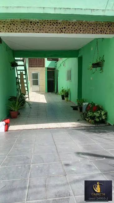 Casa com 5 quartos à venda, 250m2 em Jardim Silveira, Barueri - SP - imagem 1 Foto 1 de Casa com 5 quartos à venda, 250m2 em Jardim Silveira, Barueri - SP