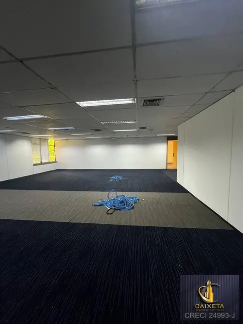 Foto 8 de Sala Comercial à venda, 550m2 em Alphaville Empresarial, Barueri - SP