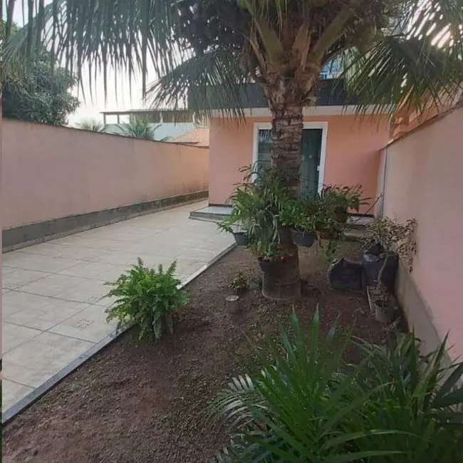 Foto 2 de Casa à venda, 240m2 em Marica - RJ