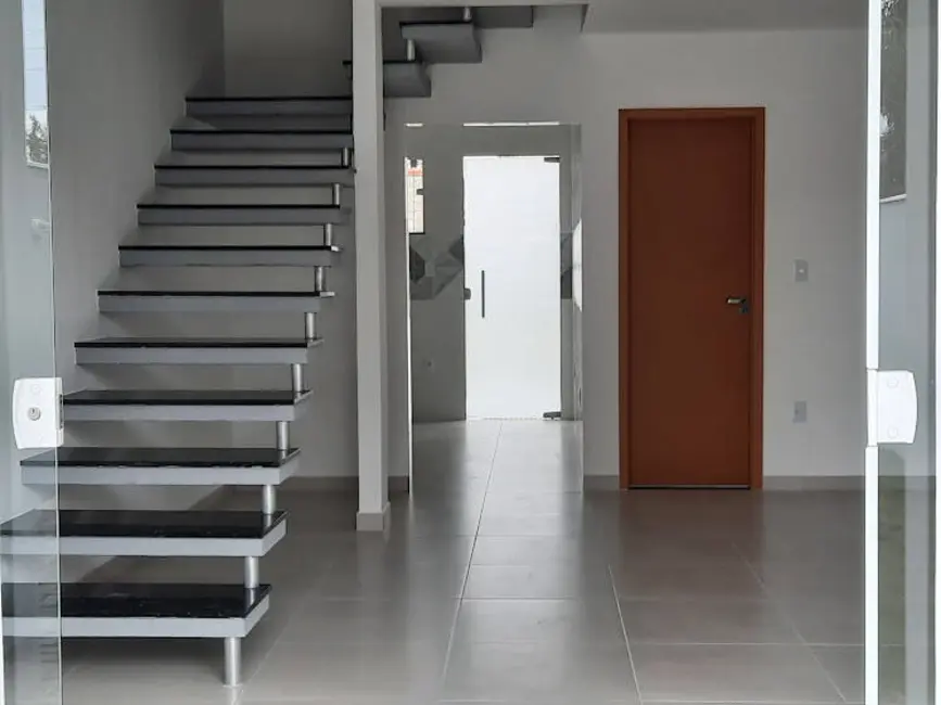 Foto 3 de Casa com 3 quartos à venda, 240m2 em Jardim Atlântico Central (Itaipuaçu), Marica - RJ