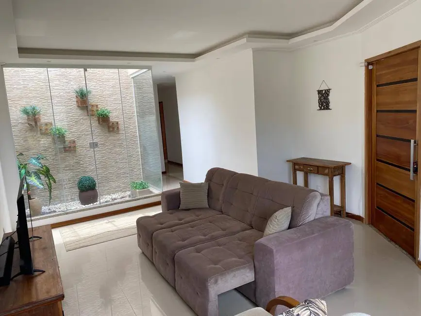 Casa com 3 quartos à venda, 360m2 em Marica - RJ - imagem 3 Foto 3 de Casa com 3 quartos à venda, 360m2 em Marica - RJ