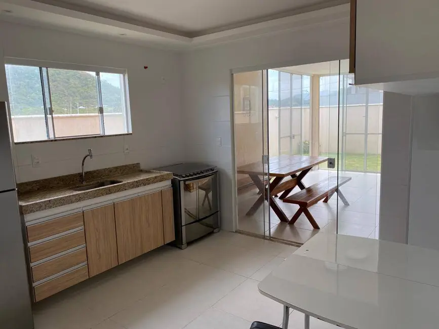 Casa com 3 quartos à venda, 360m2 em Marica - RJ - imagem 4 Foto 4 de Casa com 3 quartos à venda, 360m2 em Marica - RJ