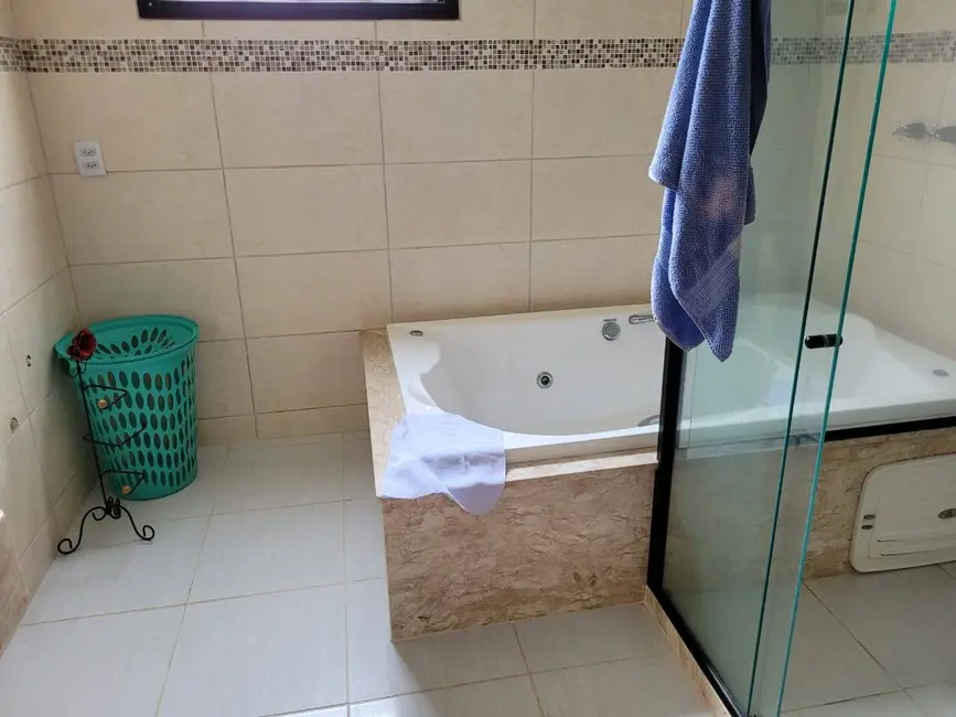 Foto 7 de Chácara com 5 quartos à venda, 6000m2 em Itaocaia Valley (Itaipuaçu), Marica - RJ