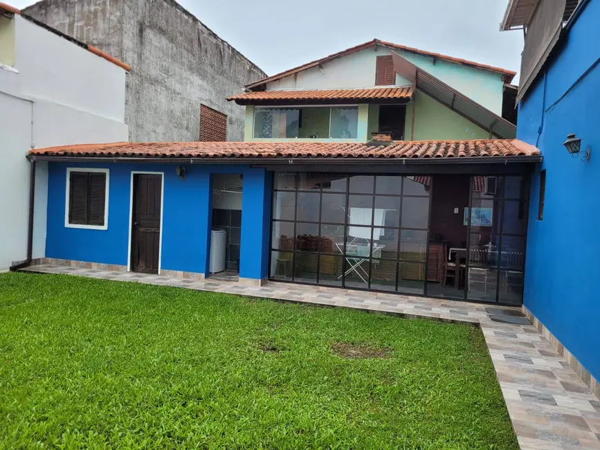 Casa com 5 quartos à venda, 360m2 em Niteroi - RJ - imagem 4 Foto 4 de Casa com 5 quartos à venda, 360m2 em Niteroi - RJ